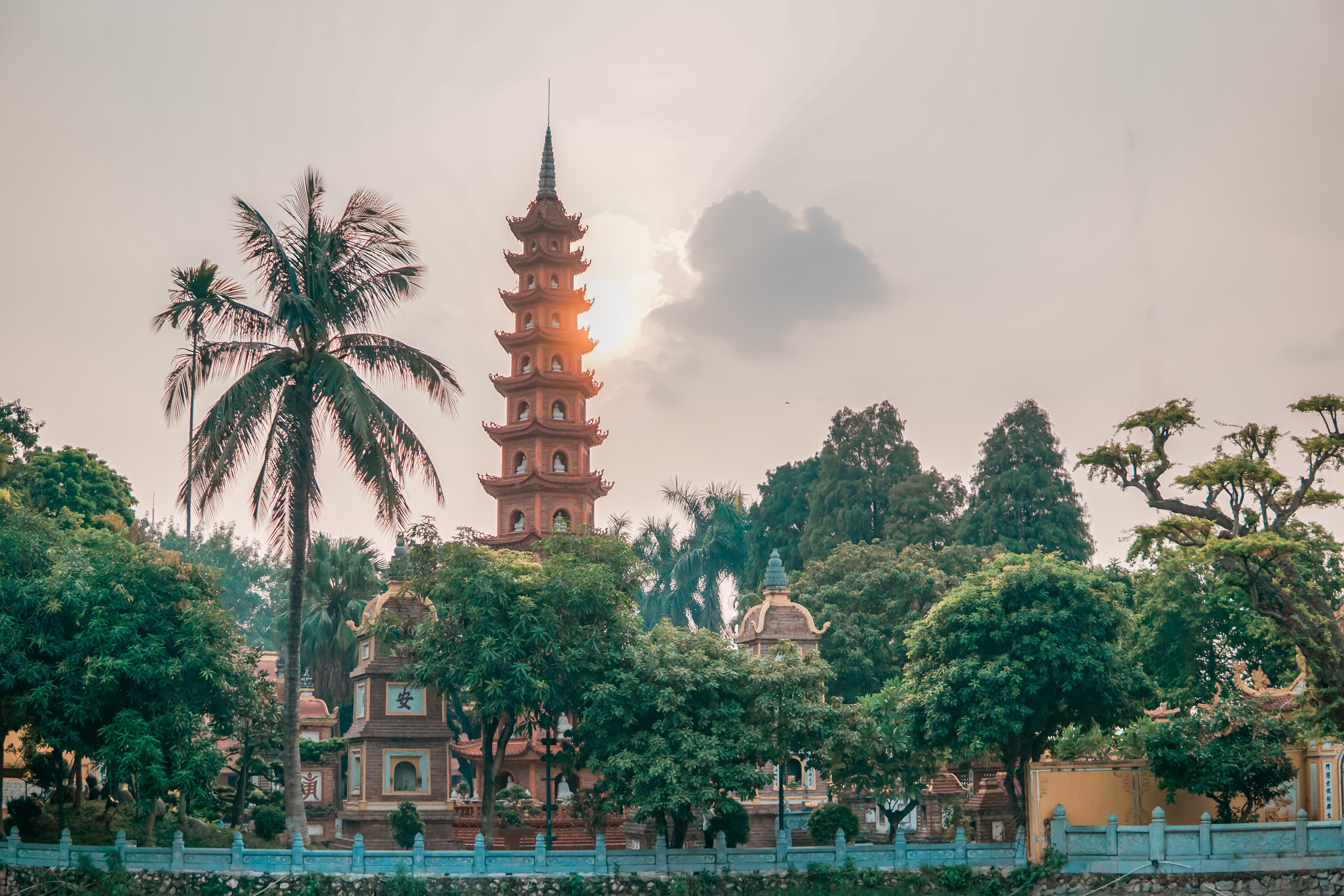 Đường Lạc Long Quân, Phuong Nhat Tan, Quan Tay Ho, Hanoi, Vietnam