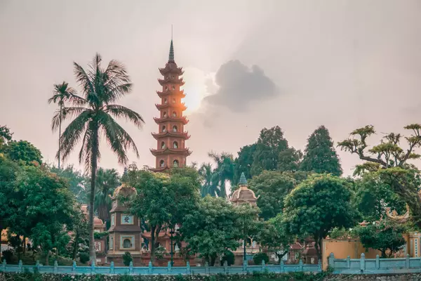 Đường Lạc Long Quân, Phuong Nhat Tan, Quan Tay Ho, Hanoi, Vietnam