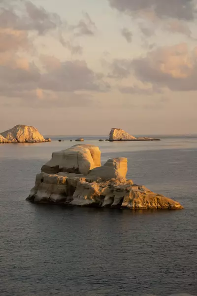 Σπηλιές Σαρακίνικο Μήλος