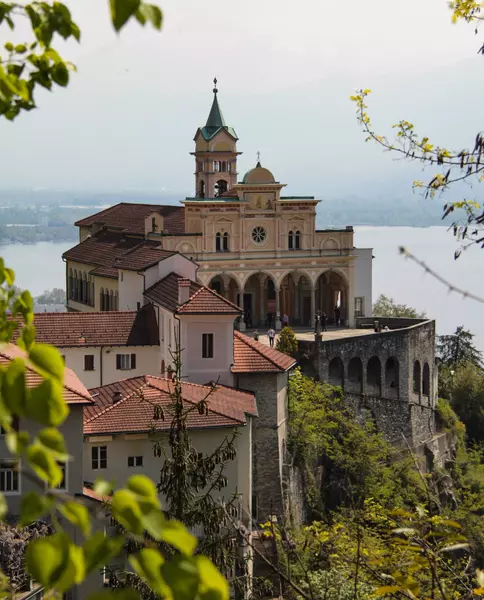 Via Santuario 4, 6644 Orselina Ticino, Switzerland