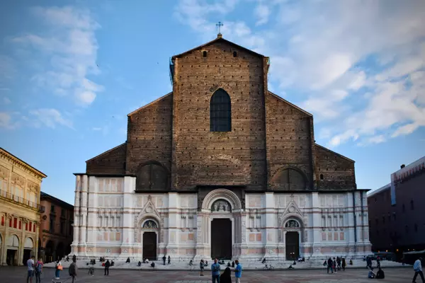 Via dell'Archiginnasio, 2, 40124 Bologna BO, Italy