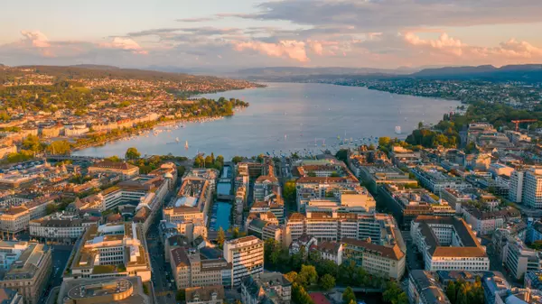 Bahnhofplatz, 8001 Zurich, Switzerland