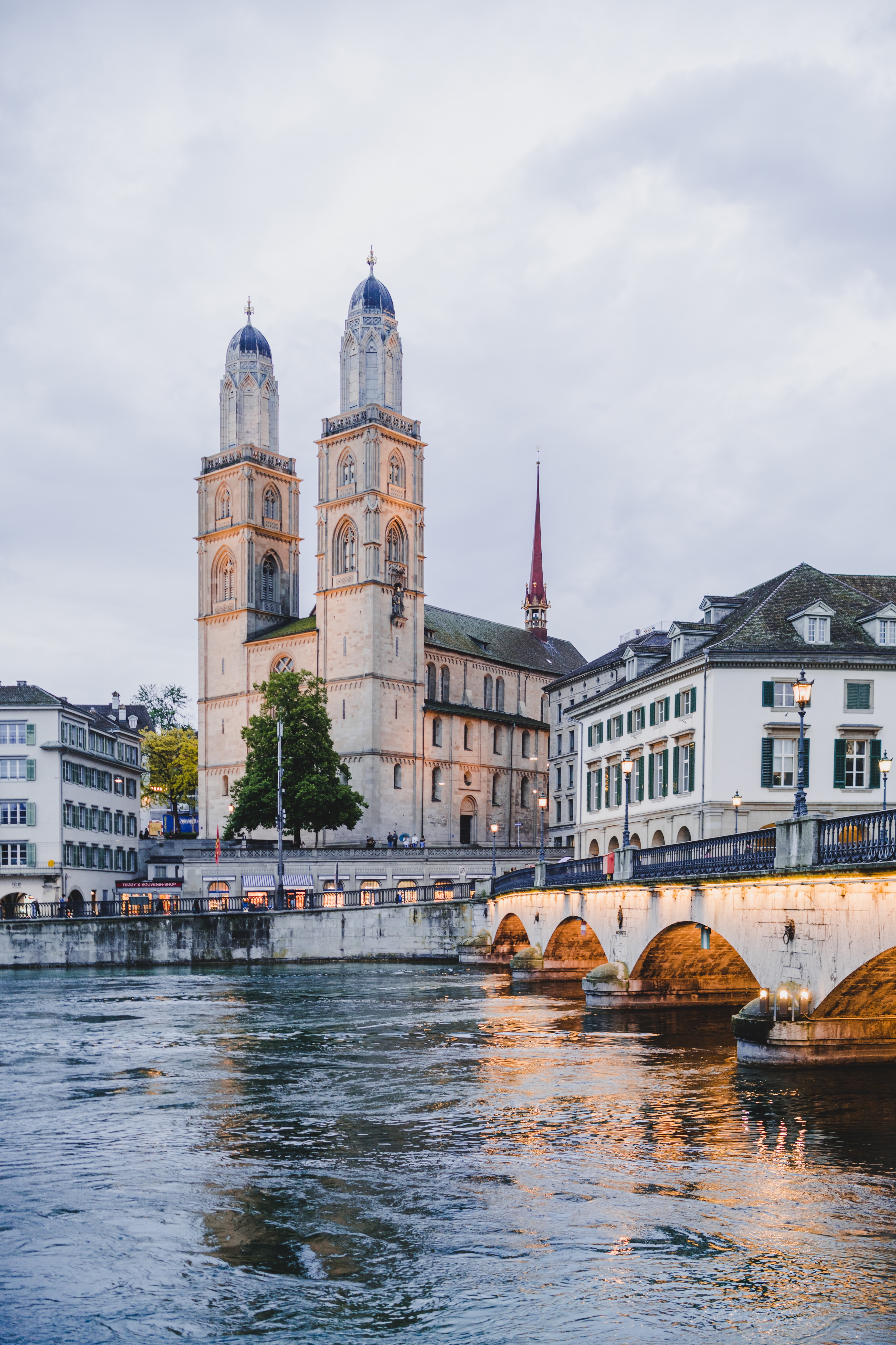 Bahnhofplatz, 8001 Zurich, Switzerland